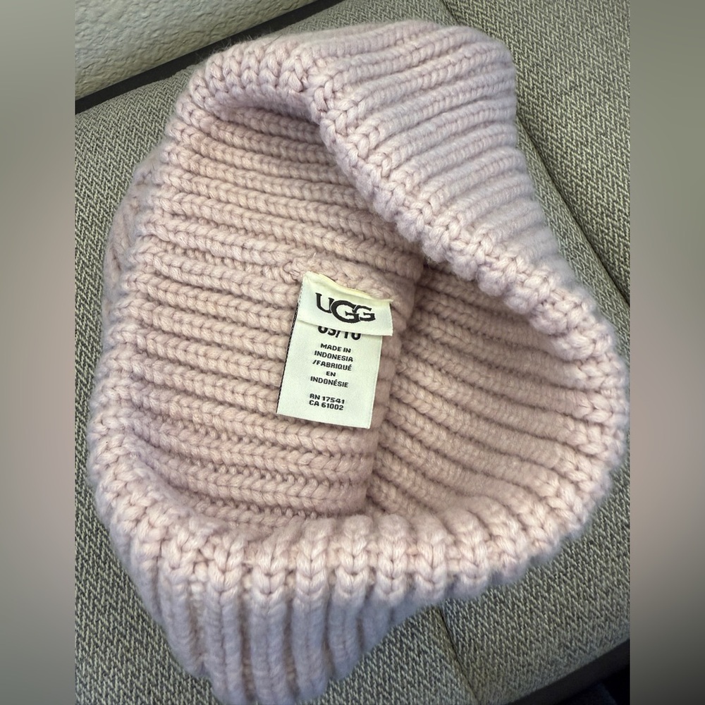 UGG Chunky Knit Beanie Women's in Mauve Pink, Fold Over Cuff w Logo Patch Hat - Picture 7 of 11